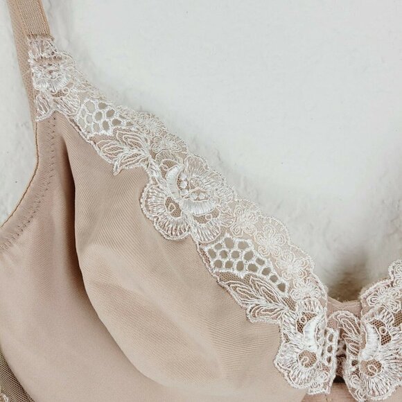 Wacoal Undercover Elegance Underwire Bra 65119 36B NWT No Padding Discontinued - Picture 3 of 9